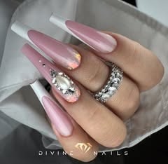 Ballerina-Nägel in Roségold-Chrom mit Strass und French-Akzent
